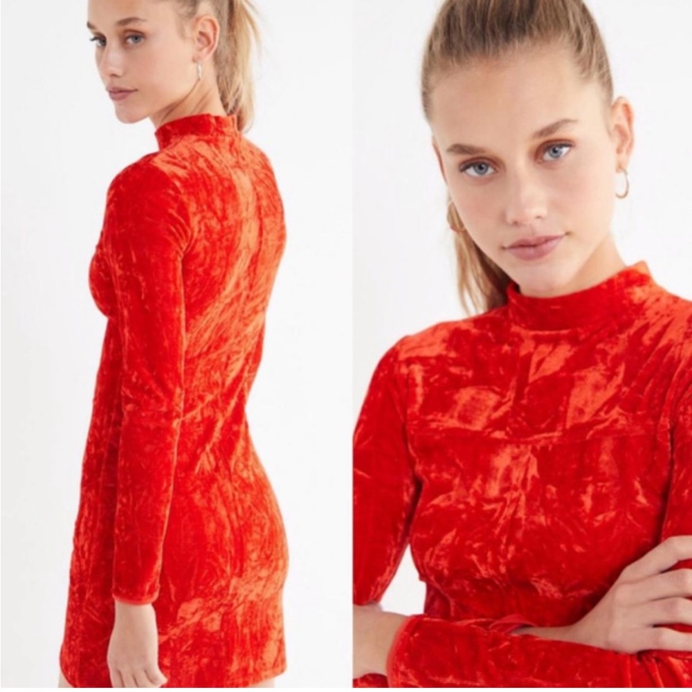 ❤️‍🔥 Urban Outfitters mock neck crushed velvet dress